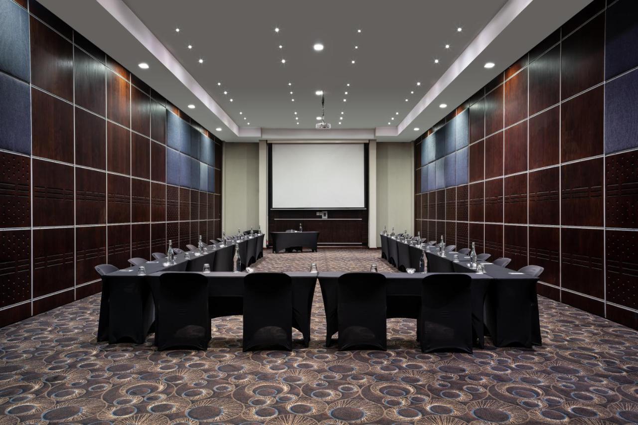 Premier O.r. Tambo Hotel 4*