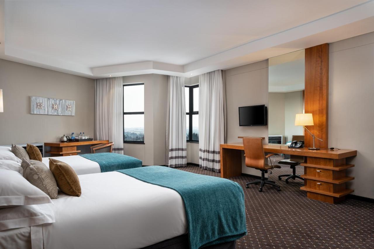 Hotel Premier O.r. Tambo 4*